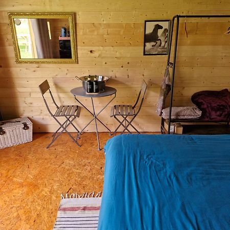 Saint-Julien-Boutieres La Cabane Des Lucioles מראה חיצוני תמונה