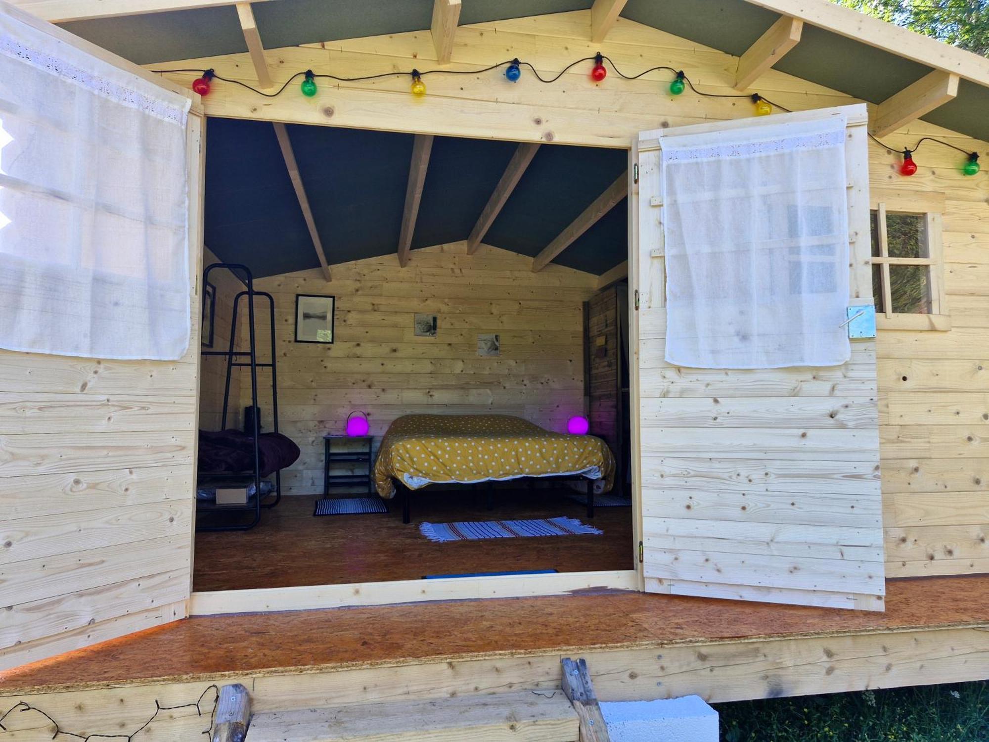 Saint-Julien-Boutieres La Cabane Des Lucioles מראה חיצוני תמונה