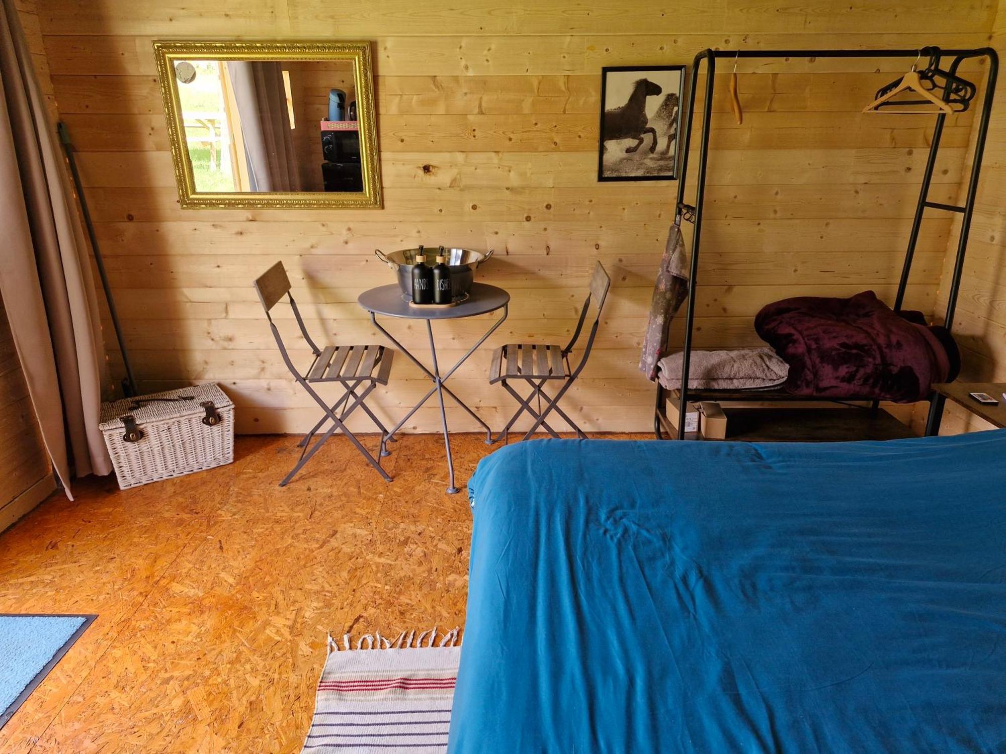 Saint-Julien-Boutieres La Cabane Des Lucioles מראה חיצוני תמונה